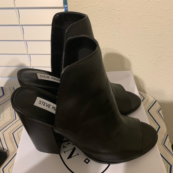 Steve Madden Shoes - Steve Madden Black leather peep toe boot mule